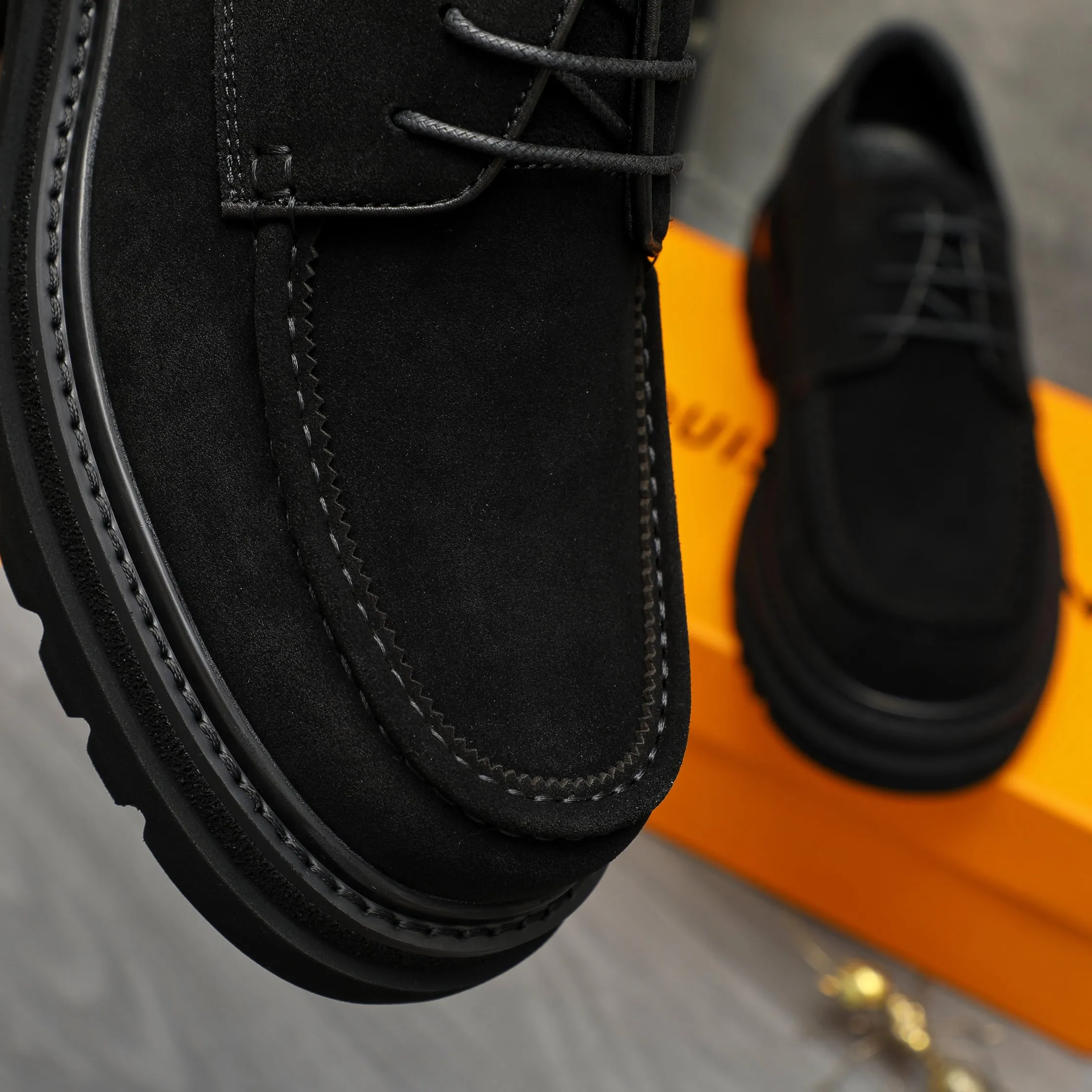 Men's shoes 💰620 Product trademark: LV "Louis Vuitton" business casual lace-up leather shoes Regular size: 37-46 Product materials: Selected high-quality frosted cowhide upper, pigskin lining, rubber outsole